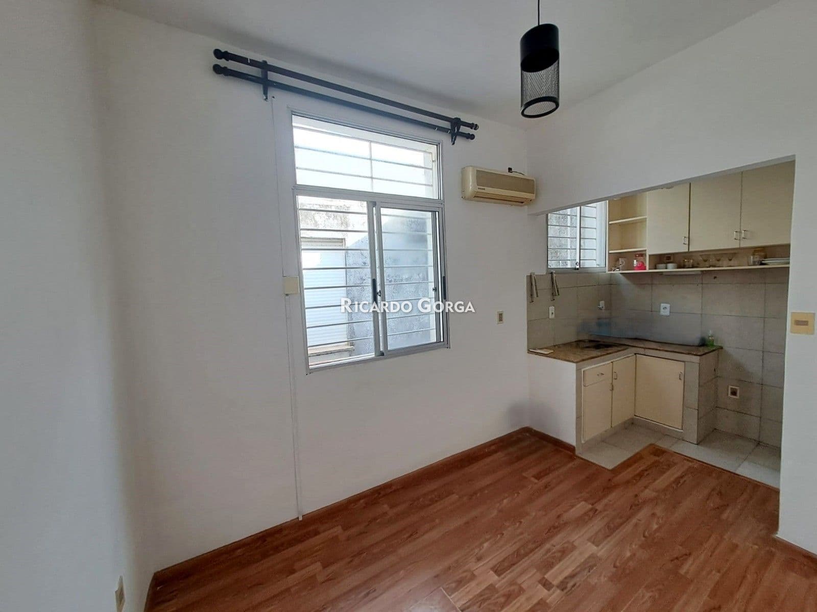 Apartamento en alquiler de 1 dormitorio, 1er piso por escalera en Atahualpa